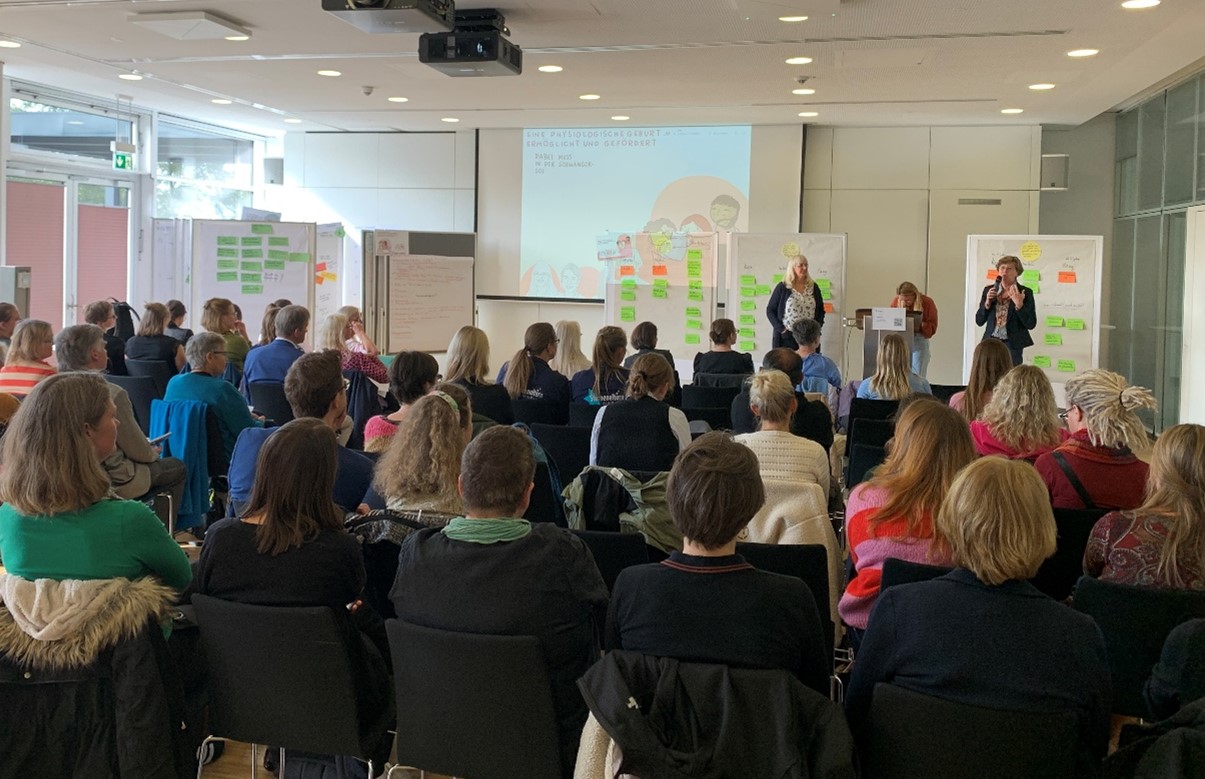 Dialogwerkstatt „Geburtshilfe in Niedersachen stärken“: (von links) Hilke Schauland, Paula Föhr und Prof.in Dr.in Mechthild Groß - Foto: Finnja Lindemann