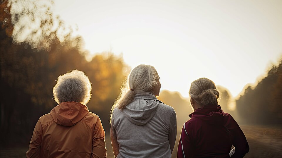 Drei Frauen von hinten